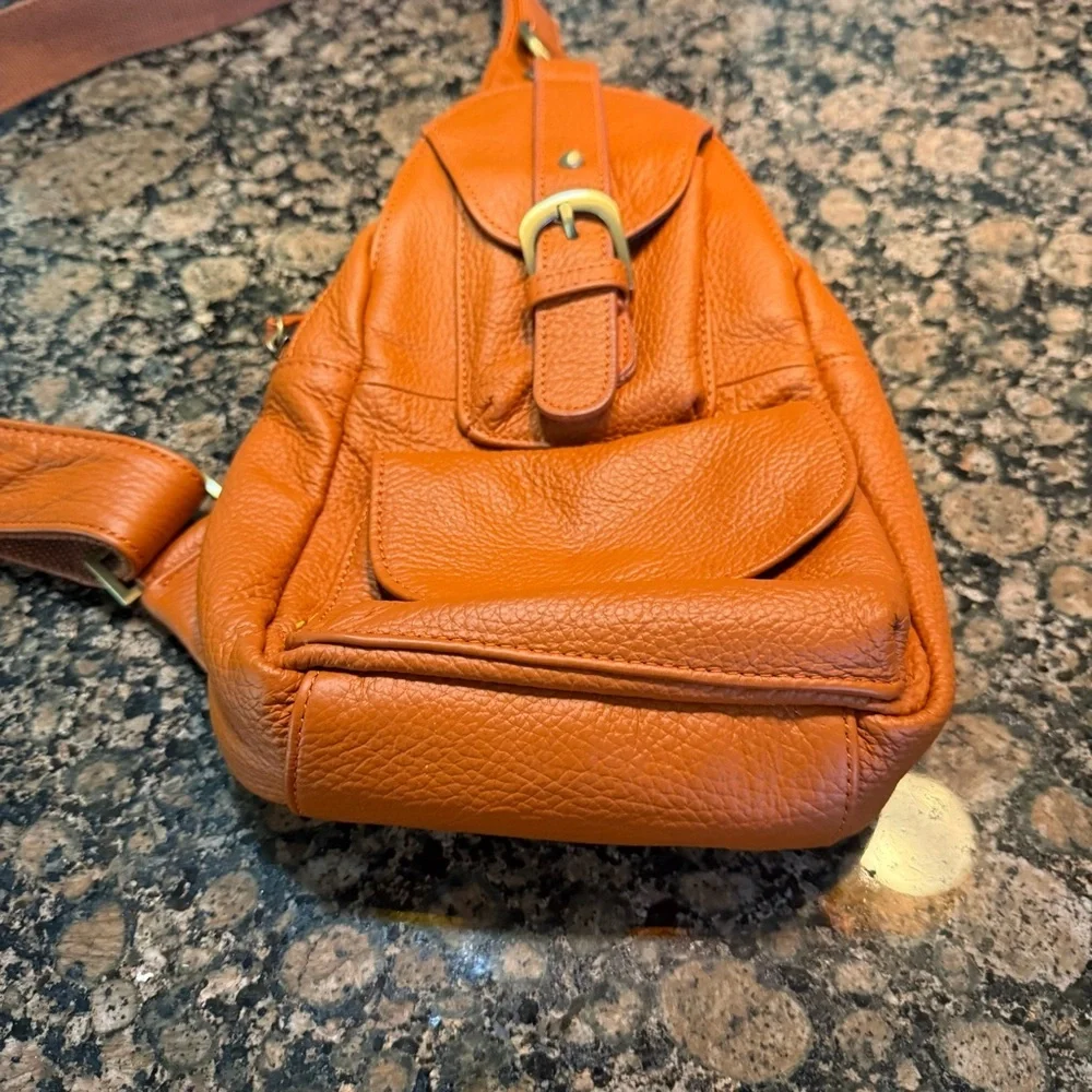 Amerileather Grylls Petite Sling Purse - Picture 3 of 12